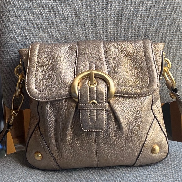 B makowsky crossbody. - Picture 3 of 14